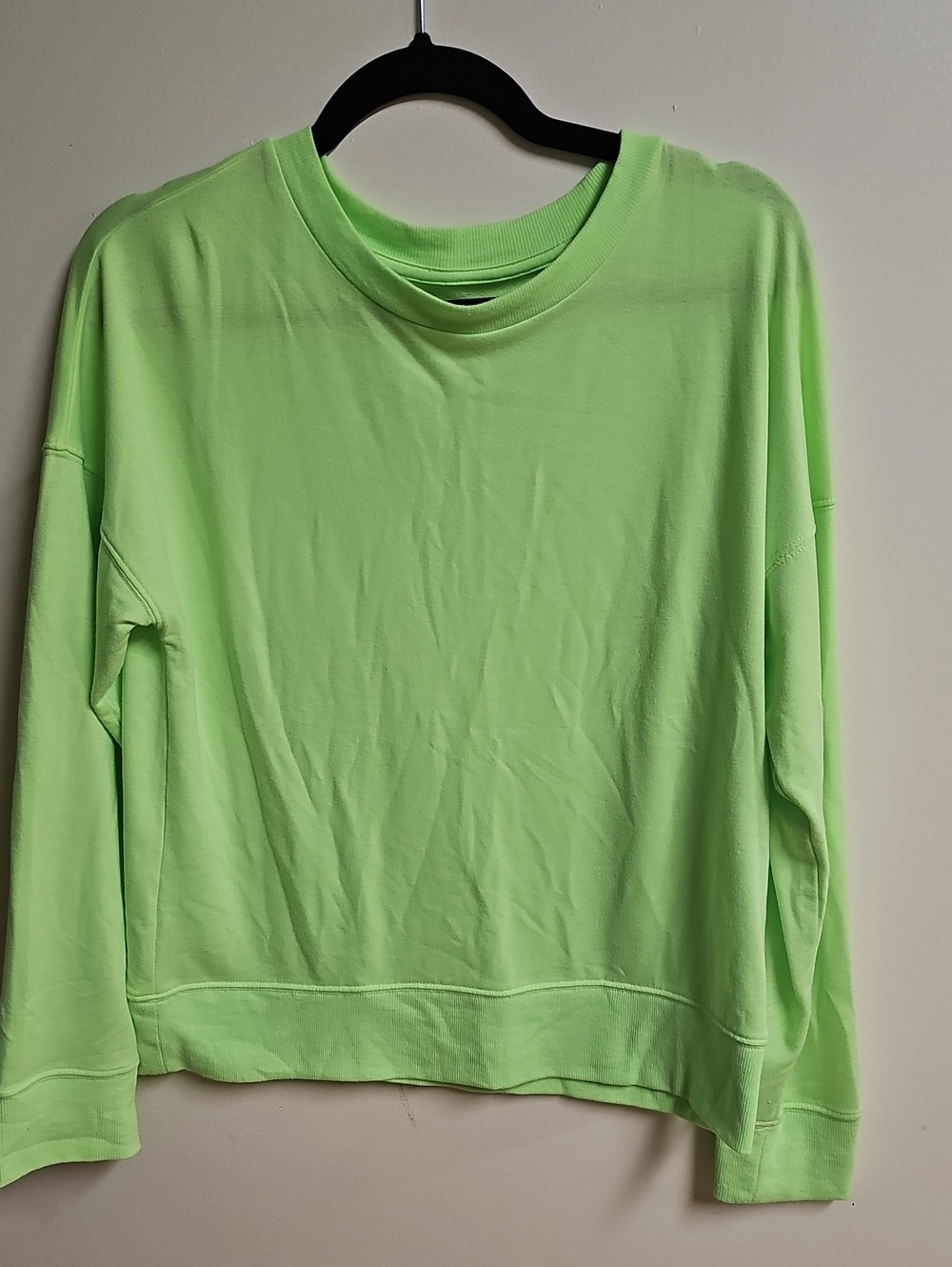 J3🔹️Arizona Jean Company Neon Lime Crewneck Sweatshirt